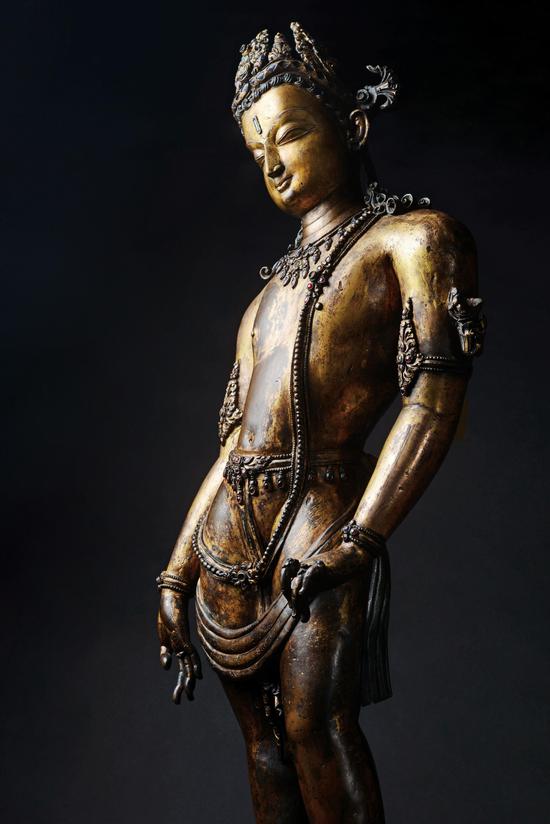 13世纪 莲花手菩萨 尼泊尔 铜鎏金 嵌宝石 H78cm 估价待询 著录:《缘起-喜马拉雅艺术》文物出版社,2017年,P196。