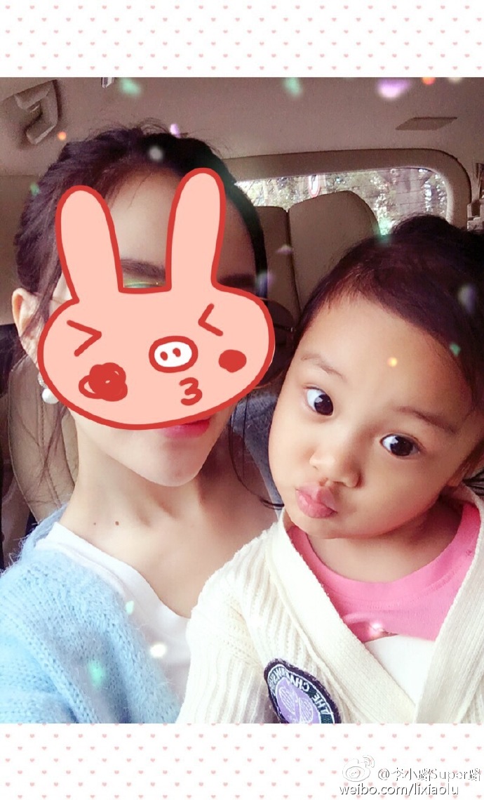 李小璐晒甜馨大眼萌