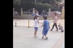 网曝小学生当街闹分手 小女孩声泪俱下质问男友