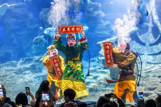 东湖海洋世界海盗船剧场春节特别节目“福禄寿三星贺岁”