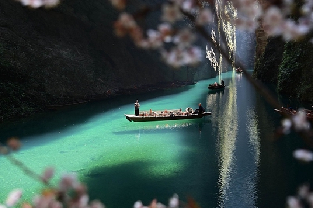 湖北鹤峰：峡谷春色醉游人