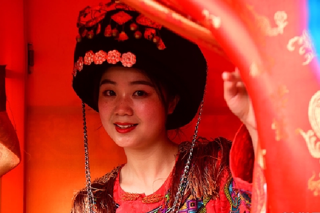 湖北咸丰上演“土司嫁女” 武陵山区旅游热起来