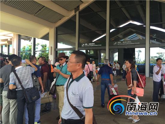 旅客安全到达走出到达厅(南海网记者 陈丽娜摄)